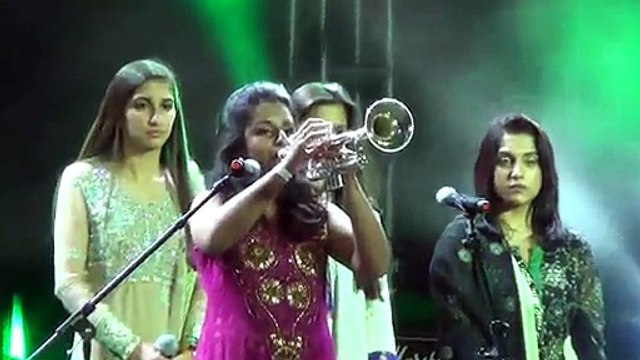 Pakistani national anthem by American girl ,amazing voice