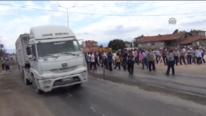 Mahalleli, Yolu Araç Trafiğine Kapattı