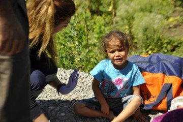 Minik Hatice, Kazada Yaralanan Annesinin Başında Ağladı
