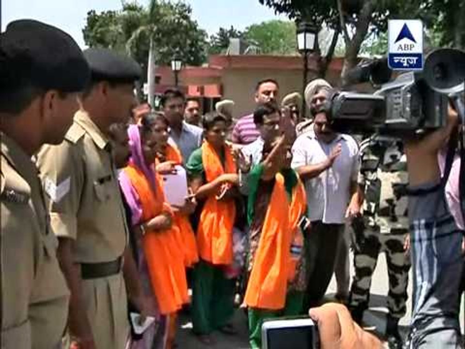 Death toll from collapsed Bangladesh building passes 300