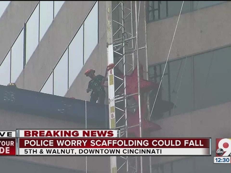 Window-washing platform dangles sideways off US Bank building in downtown Cincinnati