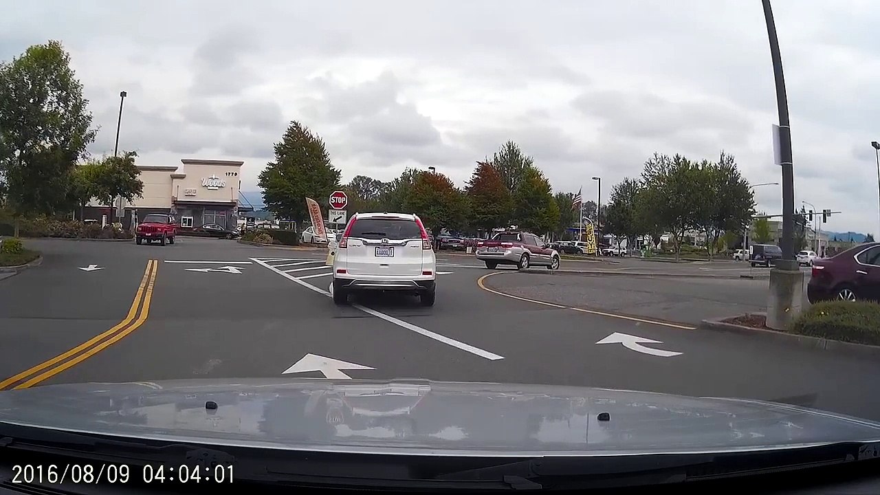 Une bonne action sur la route finit par mal tourner (Canada)