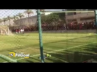 لحظه اقتحام الجماهير لمران الاهلى والاعتداء اللفظى على حسام غالى والاشتباك |