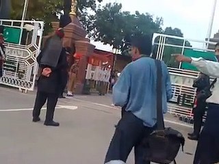 Indian Soldier embarrassed by Pakistan Rangers at latest wagah border flag cerem