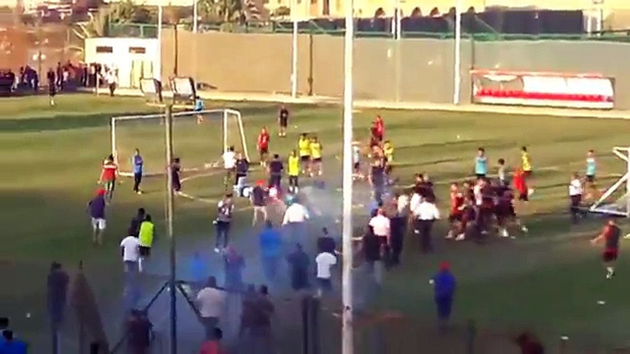 فديو كامل لاقتحام التراس اهلاوى لتمرين فريق الاهلى من البداية للنهاية وكامل الوضوح