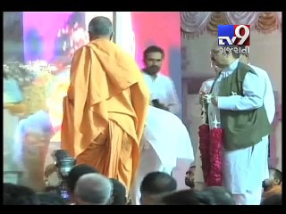 Ahmed Patel, Amar Singh pay  last respects to HH Pramukh Swami Maharaj - Tv9 Gujarati