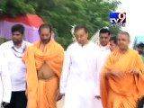 Anil Ambani pays tribute to Pramukh Swami Maharaj - Tv9 Gujarati