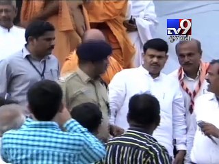 BJP leader Ganpat Vasava pays homage to Pramukh Swami Maharaj - Tv9 Gujarati