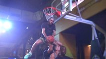 Jordan Kilganon passe son dunk Scorpion au-dessus de trois personnes !