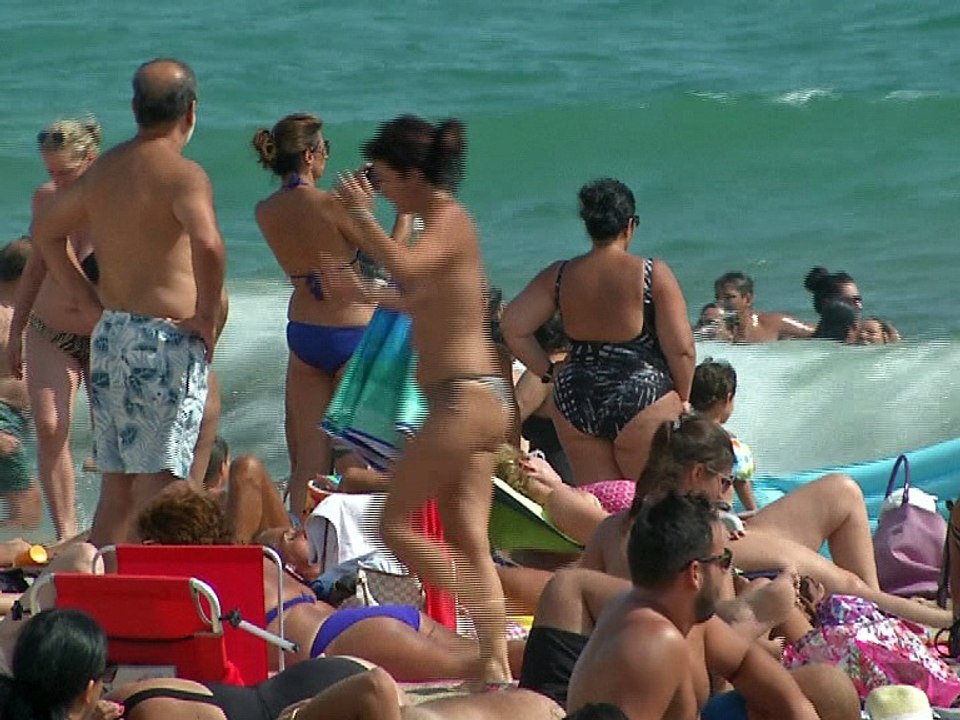 Valls "soutient" les maires ayant interdit le "burkini"