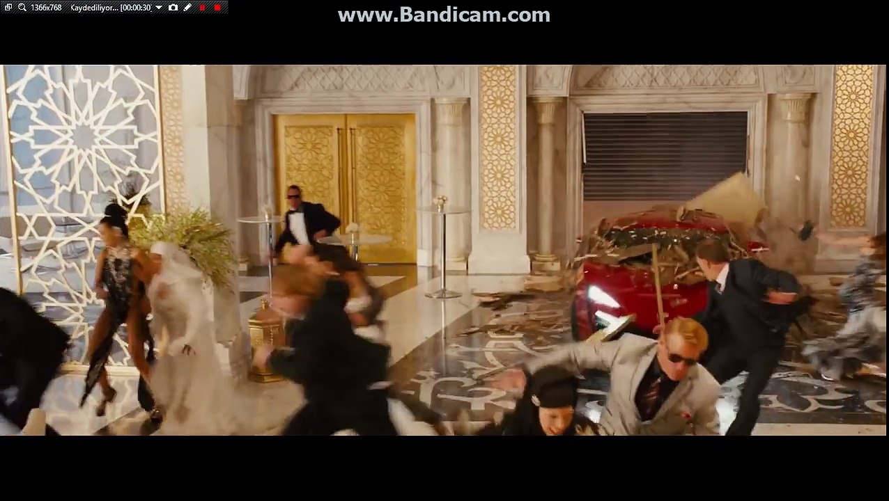 fast and furious 7 -hızlı ve öfkeli 7 - ARABALAR UÇMAZ SAHNESİ