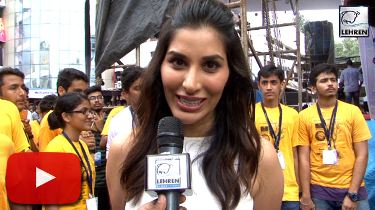 Sophie Chaudhary Wishing Happy Independence Day To Fans