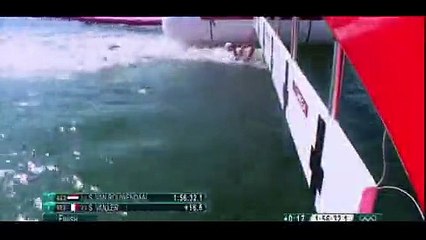 فيديو كارثي.. سباحة فرنسة تحاول إغراق منافستها في سباق بالأولمبياد على خط النهاية -