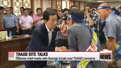 Скачать видео: Defense Minister meets with Seongju residents about THAAD to ease concerns