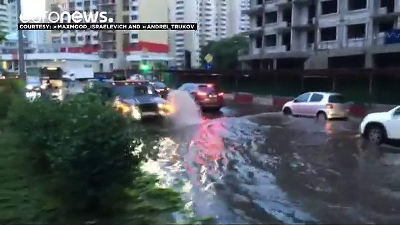 Russia wakeboarder rides the waves in Moscow street
