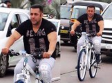 Video Salman khan Cycling on the road in public