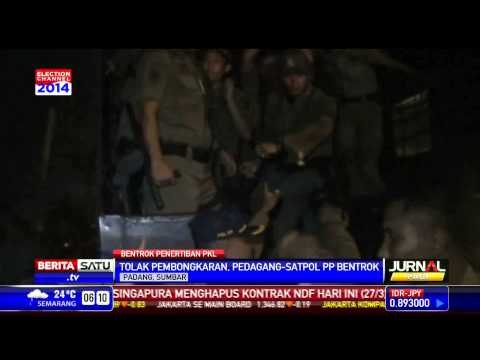 Kericuhan Warnai Pembongkaran Warung di Padang