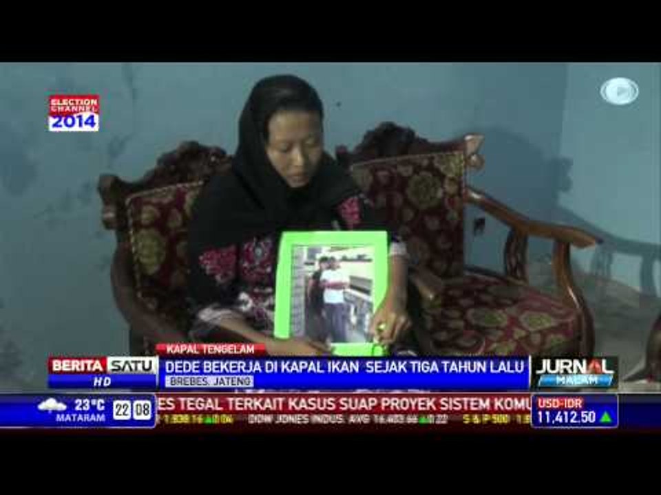 Keluarga Menanti Kabar Awak Kapal yang Tenggelam