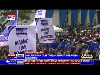 Dahlan Iskan Sibuk Ciumi Tangan Simpatisan