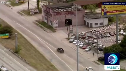 Police chase ends in car crashes in Texas