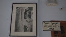 Fieles y religiosos recuerdan a Teresa de Calcuta a menos de un mes de su canonización