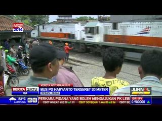 Polresta Bekasi Gelar Olah TKP Tabrakan Bus dan Kereta