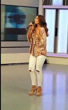 Nuria Fergó: Promoción de Bailando bajo la lluvia en el programa Estando Contigo RTVCM