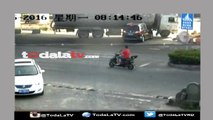 Un camión aplasta un auto en china-Más Que Noticias-Video