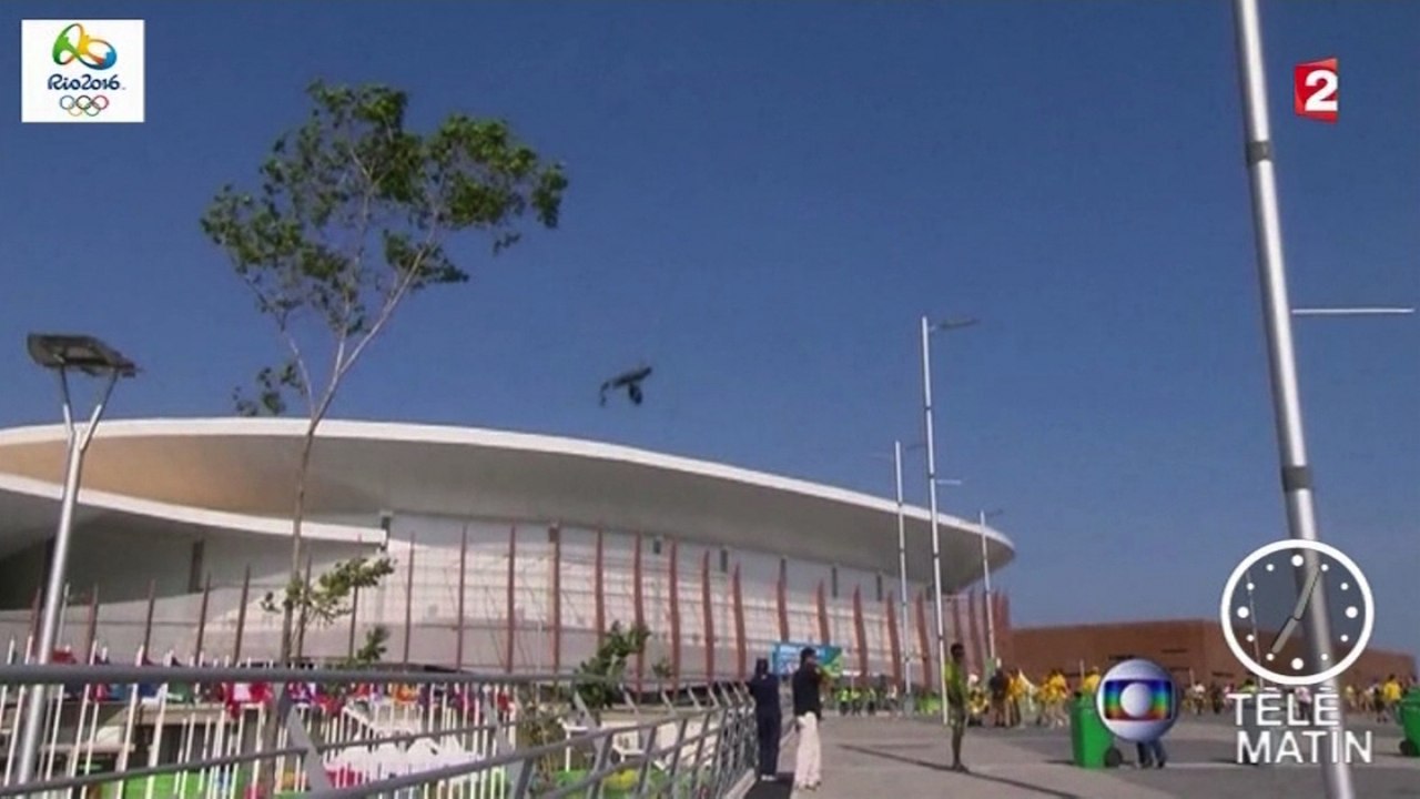 Zapping Télé du 17 août 2016 - Une caméra chute sur les spectateurs aux JO de Rio !