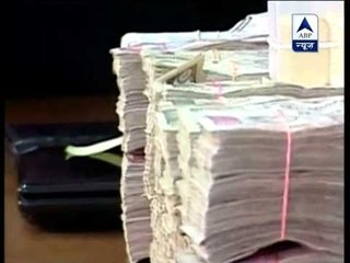 Visuals of Rs 1 crore cash, mobiles recovered from Ahmedabad bookie Vinod