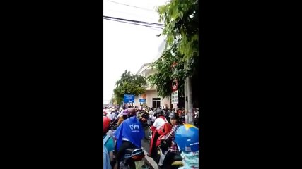 Hàng Ngàn Người Tiễn Gia Đình 6 Người Tử Nạn Trong Đám Cháy ở Cà Mau P2