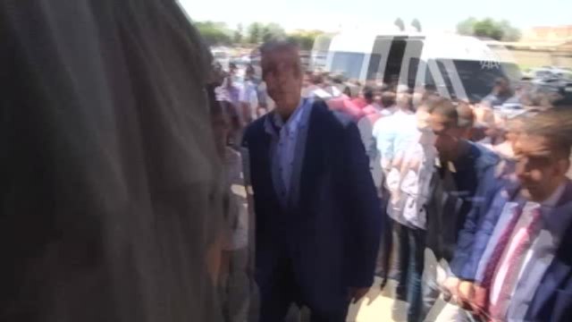 Mehdi Eker, Şehit Mehmet Sarı'nın Ailesine Taziye Ziyaretinde Bulundu