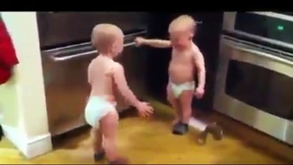 Imran Khan & Nawaz Sharief Funny Dubbing on Dharna