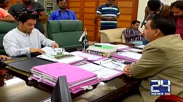 Khurram Sher Zaman bashes on SIndh government on license of weapons