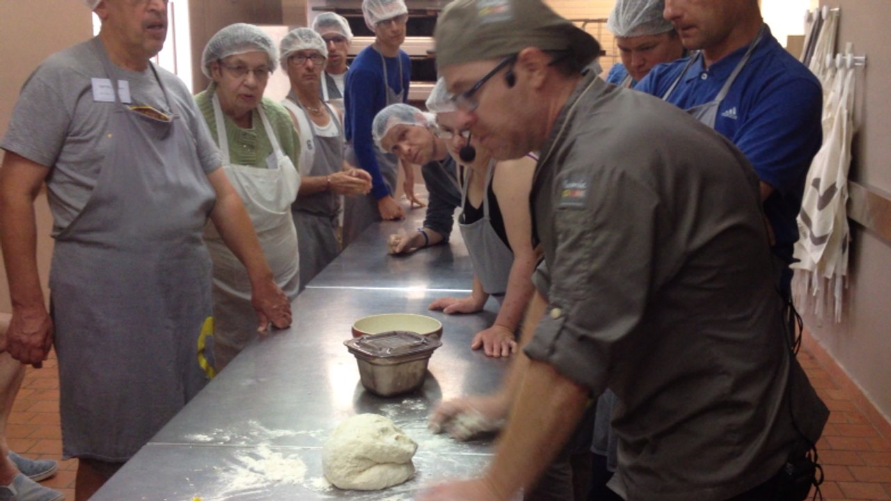 L'atelier de fabrication de pain au musée de la Mie Câline