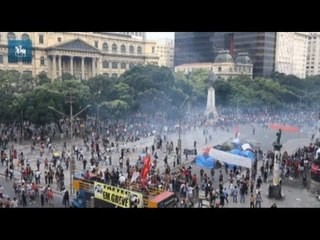 Em meio a protestos, Rio aprova plano de carreira de professores