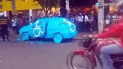 Driver parked illegally in disabled spot taught lesson