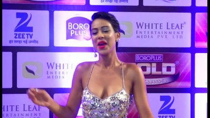 Bollywood TV Actress EXPOSE Too Much At Zee Gold Awards 2016