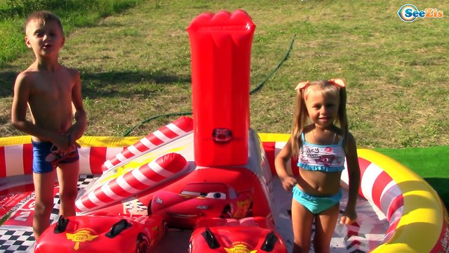Игры в Бассейне Ярослава и Игорек Видео для детей БАССЕЙН ТАЧКИ МОЛНИЯ МАКВИН McQueen Pool