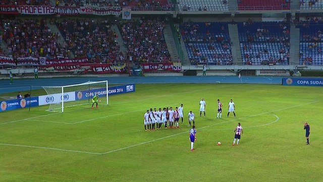Un magnifique coup franc direct tiré par... un gardien !