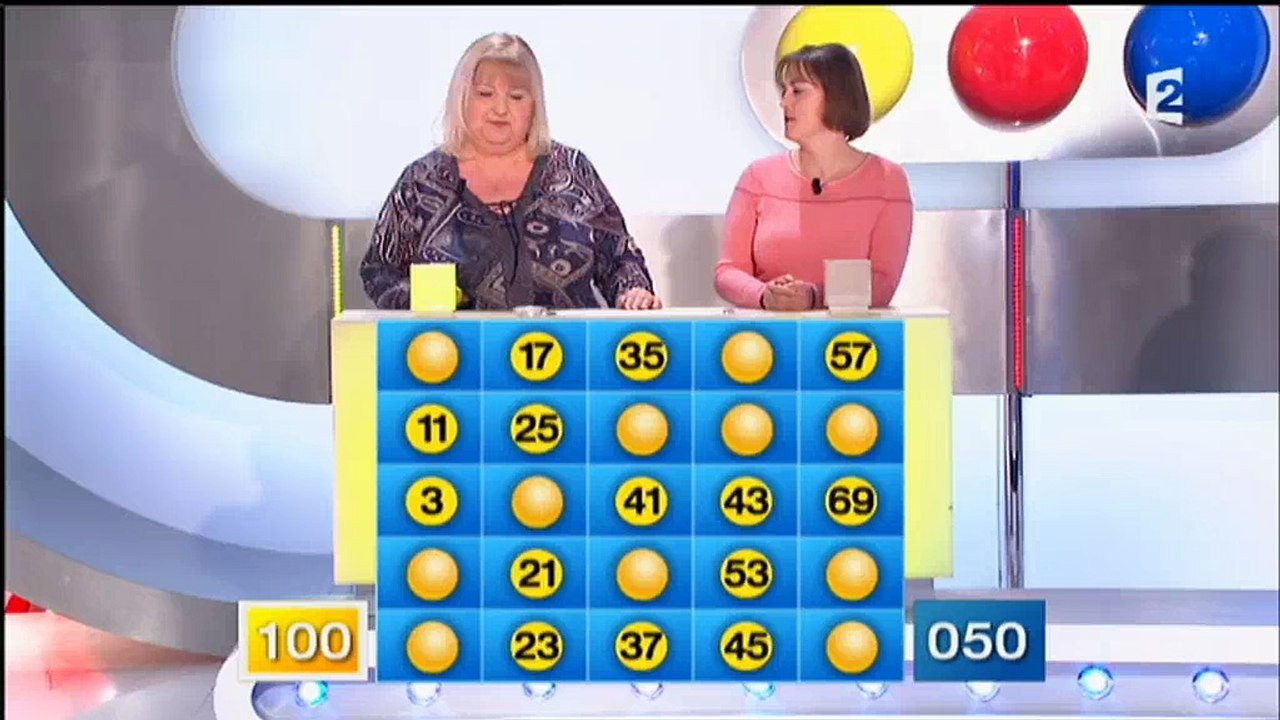 Une candidate de Motus se replace le soutien-gorge en pleine émission ! Regardez