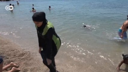 На каннских пляжах запретили буркини (18.08.2016)