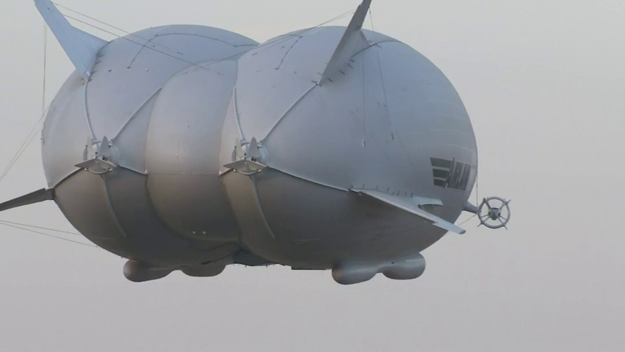 Découvrez Airlander, le plus gros aéronef au monde, baptisé "le fessier volant"