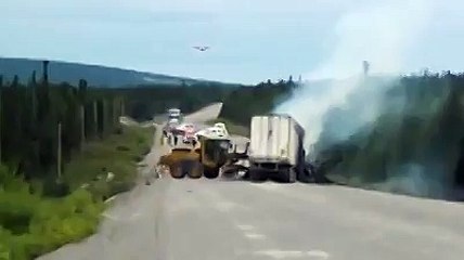 Trafik kazasında çıkan yangına uçakla müdahale etmek