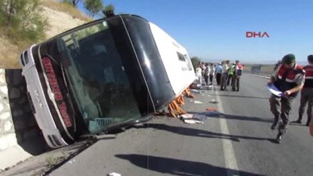 Kızılören'de Yolcu Otobüsü Yan Yattı: 9 Yaralı