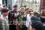 You are crossing the line without visa : Funny Conversation of Kapil Sharma with Pak Army Jawan on wagha border