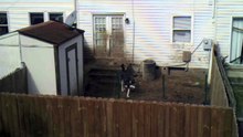 Il dénonce la maltraitance du chien de son voisin en le filmant pendant des semaines. La vidéo va vous glacer le sang !