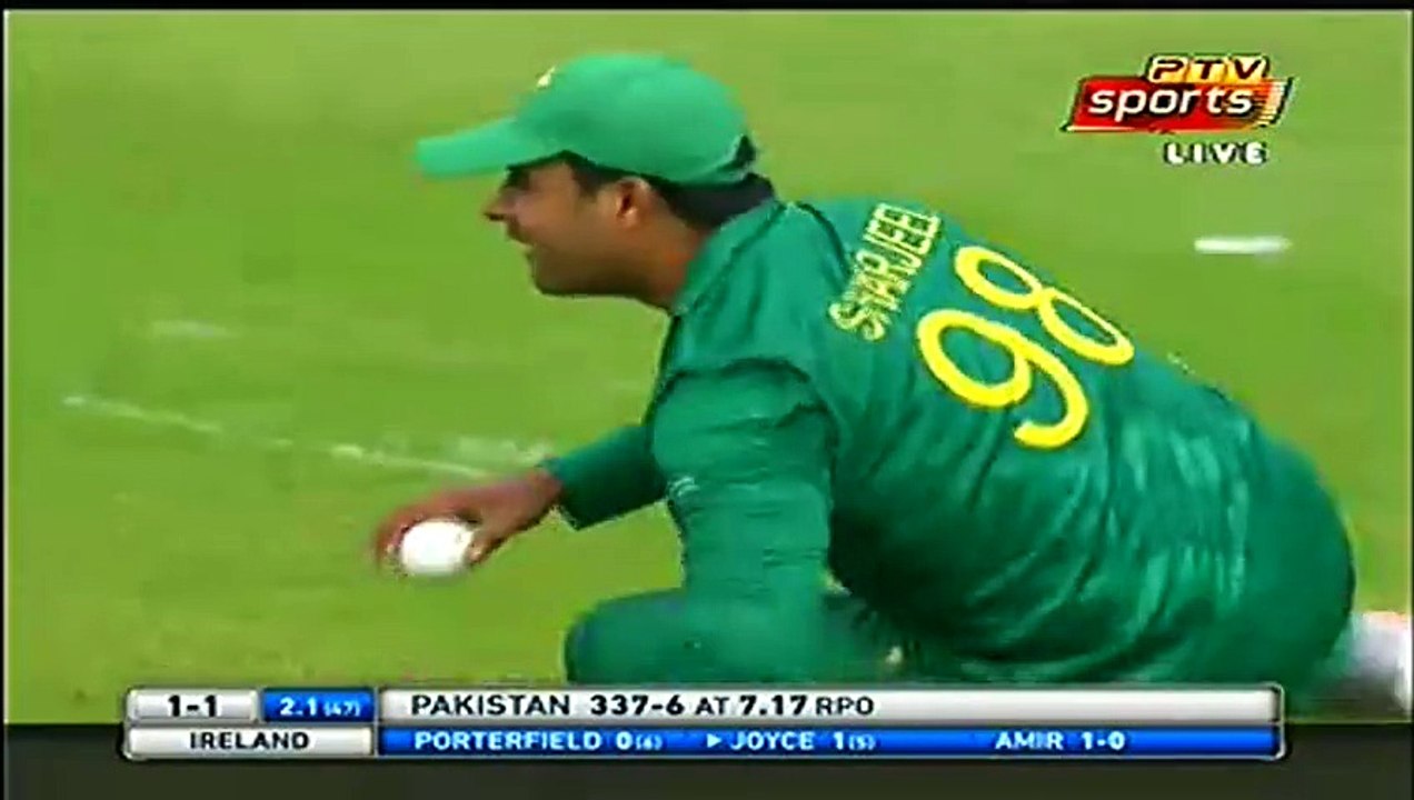 M.Hafeez dropped another catch of M.Amir - Horrible reaction