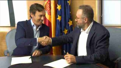 PP y C's firman el Pacto Anticorrupción y empiezan a negociar la investidura 20160819 (Versión)