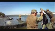 Ejercito Ruso montando un puente flotante
